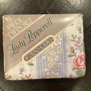 Three piece twin set lady Lepperell made in USA 130 thread NWT